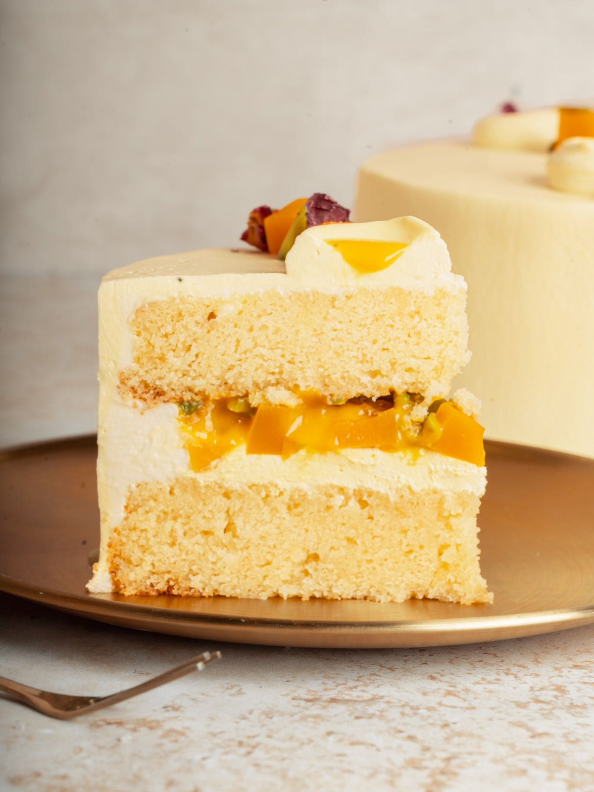Vanilla cake w/ mango shrikhand