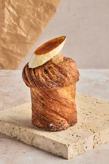 Dirty chai cruffin w/  caramelized banana