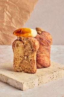 Dirty chai cruffin w/  caramelized banana